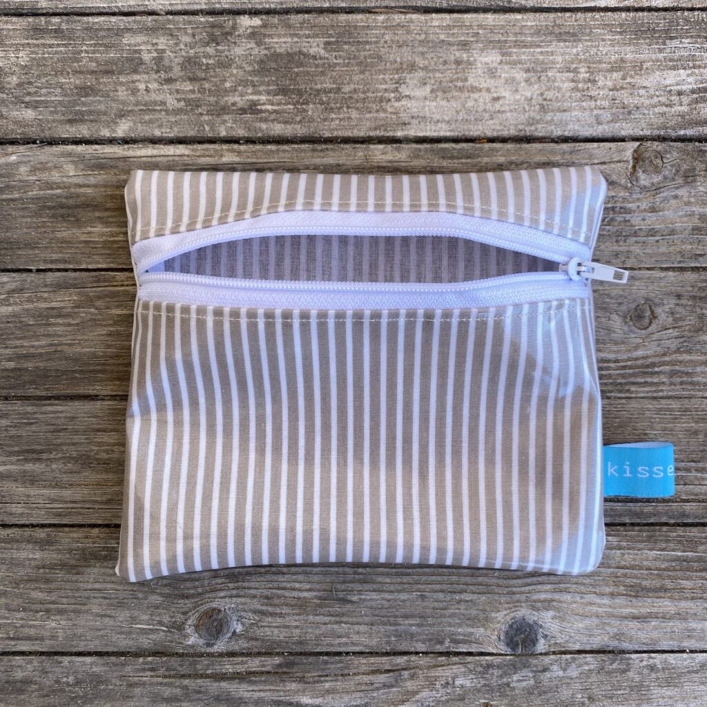 Mini-Wetbag klassisch gestreift. beige-weiß, Streifen, geöffnet