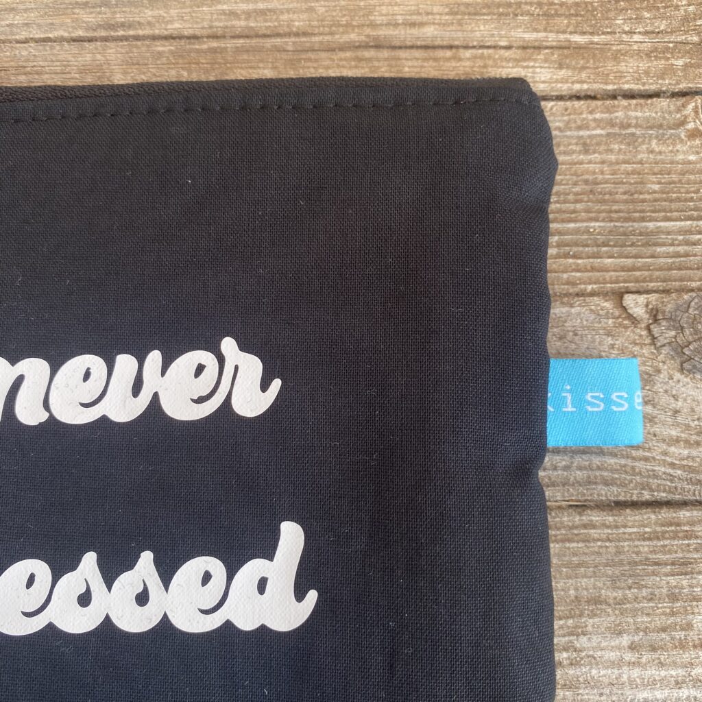 You´re never fully dressed without a smile - Tasche schwarz mit weißer Schrift