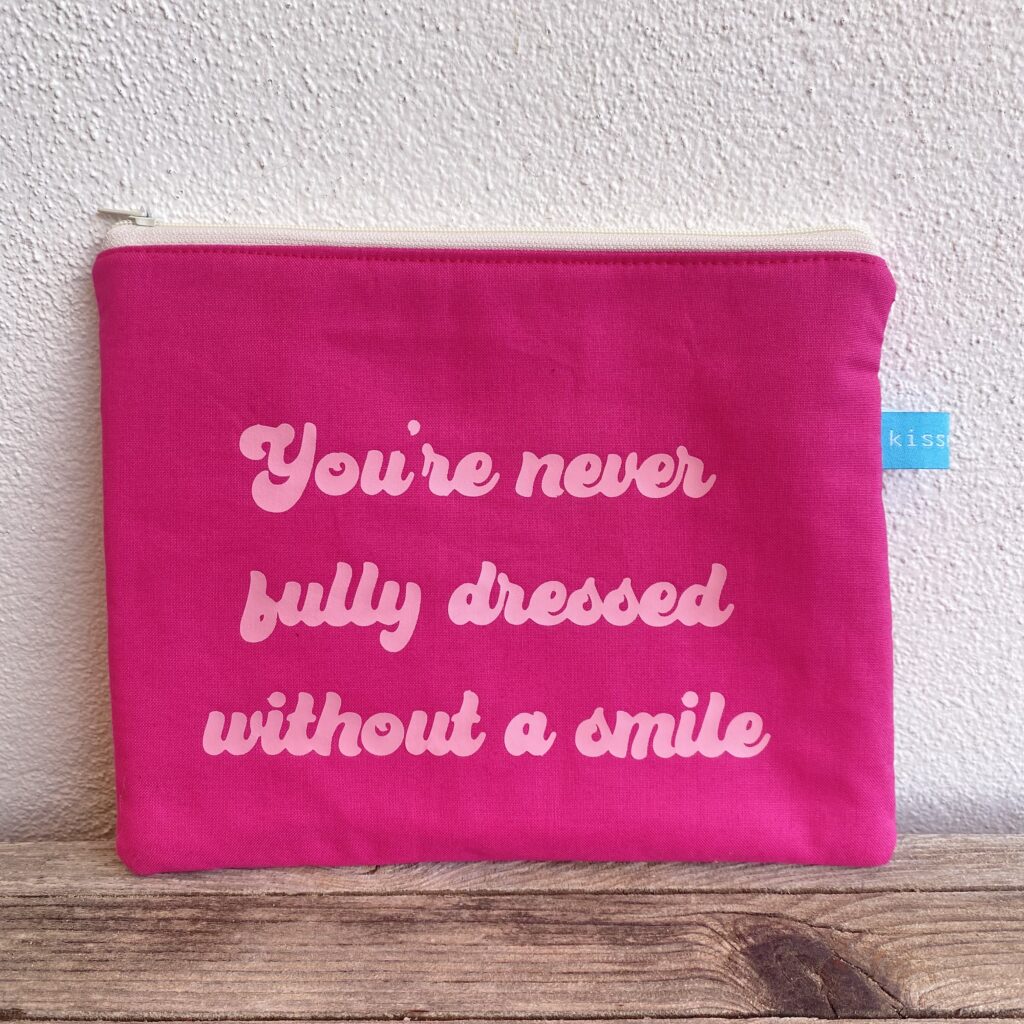 You´re never fully dressed without a smile - Tasche pink mit rosa Schrift