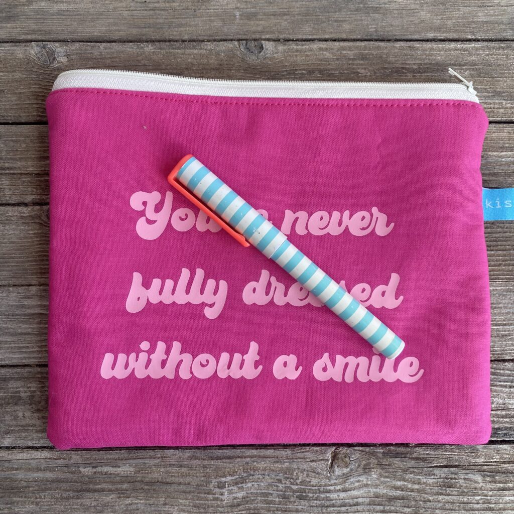 You´re never fully dressed without a smile - Tasche pink mit rosa Schrift