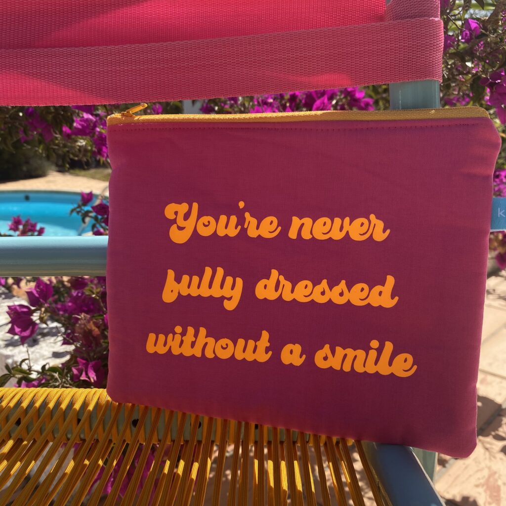 You´re never fully dressed without a smile - Tasche pink mit neonorange Schrift