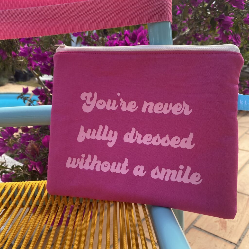 You´re never fully dressed without a smile - Tasche pink mit rosa Schrift