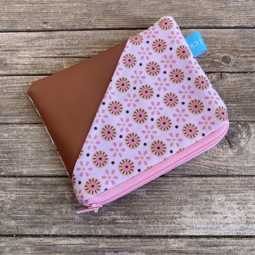 Patchwork Geldbeutel, Kunstleder Cognac braun mit rosa Blumen