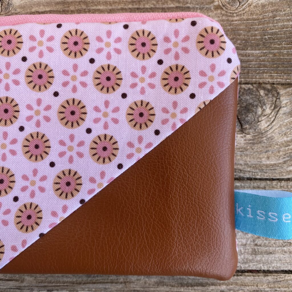 Patchwork Geldbeutel, Kunstleder Cognac braun mit rosa Blumen