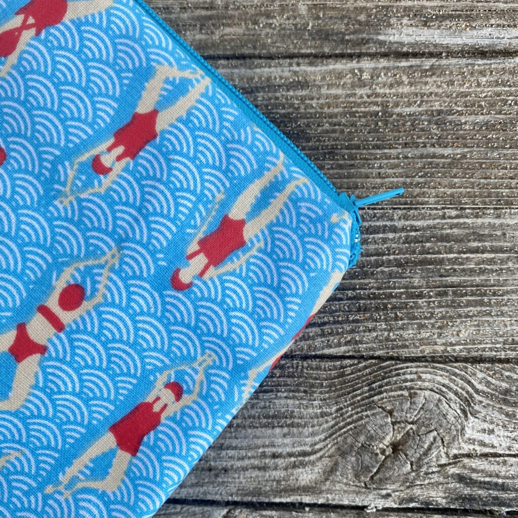 Wetbag, Schwimmtasche, Nasstasche für Strand oder Schwimmbad, Schwimmen, schwimmende Frauen, Schwimmerin, Detail