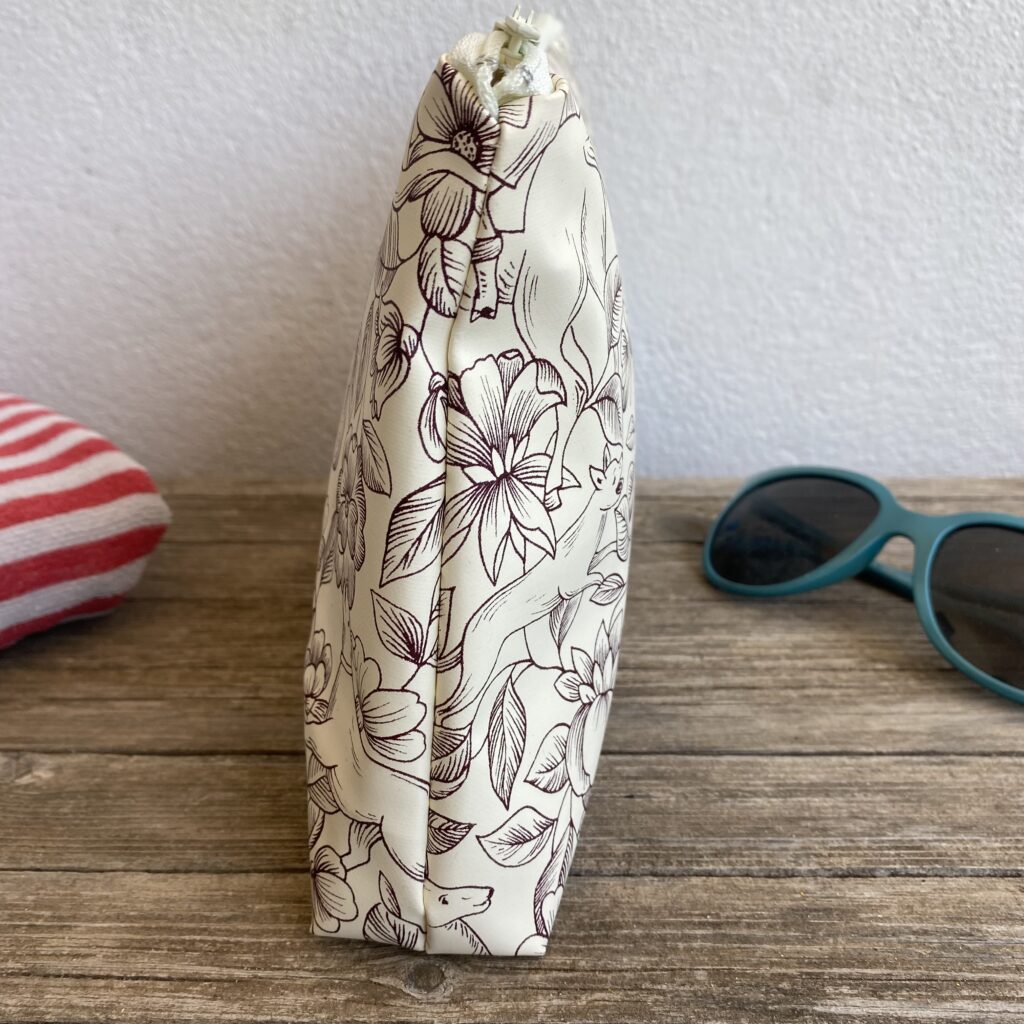 Wetbag/ Kosmetiktasche/ Kulturbeutel Beige, Boho, florales Muster, Tiere