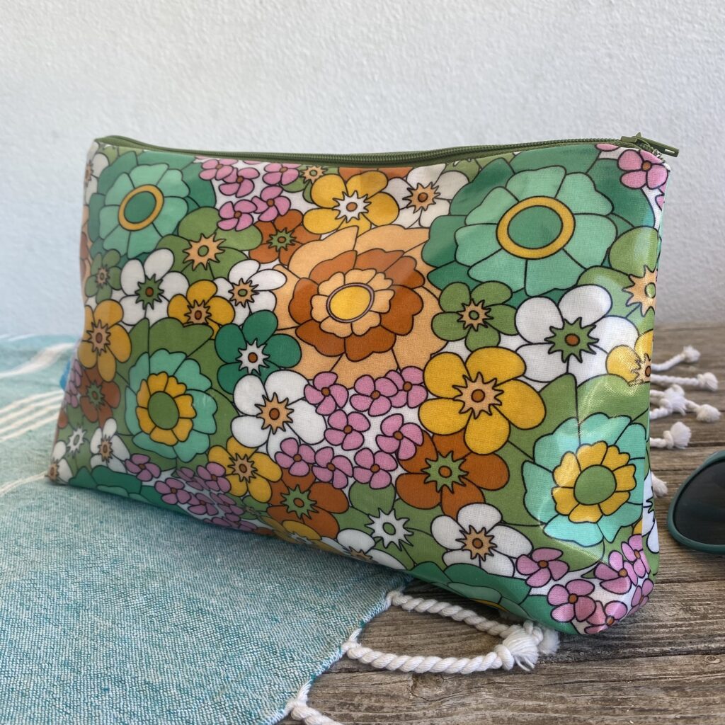 Wetbag/ Kosmetiktasche/ Kulturbeutel, Schwimmtasche im Floralen Retro Muster, grün, gelb