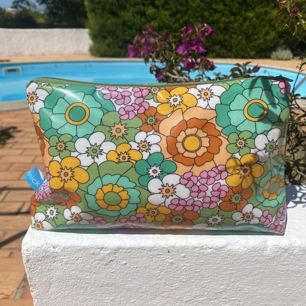 Wetbag/ Kosmetiktasche/ Kulturbeutel, Schwimmtasche im Floralen Retro Muster, grün, gelb